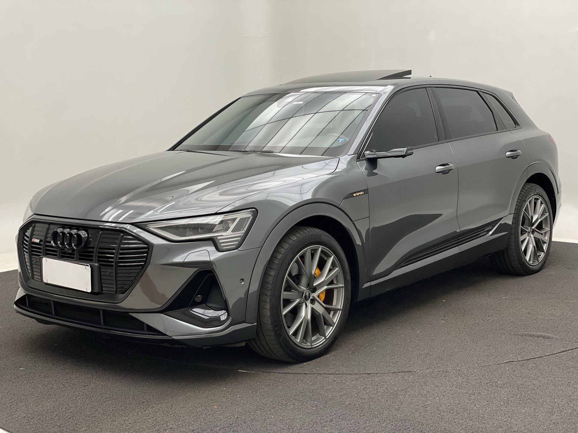 E-TRON Performa. Black Aut. (Elétrico)