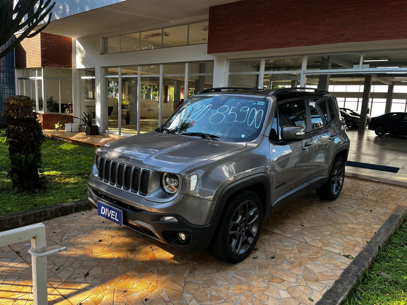 Renegade1.8 4x2 Flex 16V Aut.