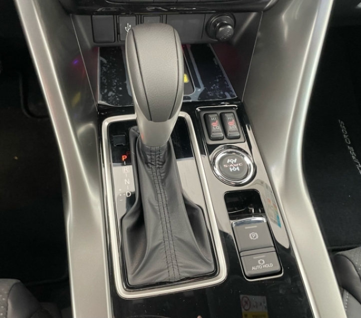 Mitsubishi-ECLIPSE CROSS-1.5 MIVEC TURBO GASOLINA HPE-S S-AWC BLACK CVT