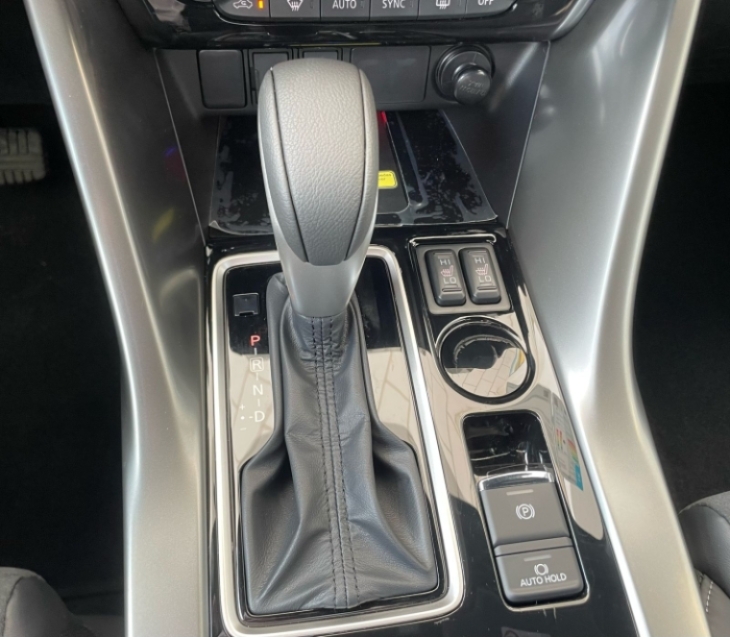 Mitsubishi-ECLIPSE CROSS-1.5 MIVEC TURBO GASOLINA HPE BLACK CVT