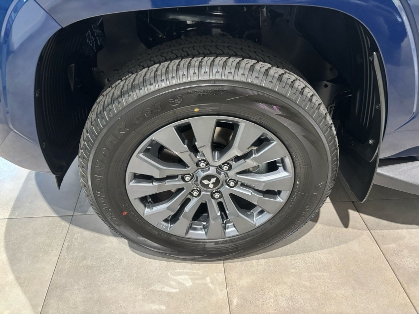 Mitsubishi-TRITON-2.4 BITURBO DIESEL HPE-S 4X4 AUTOMÁTICO