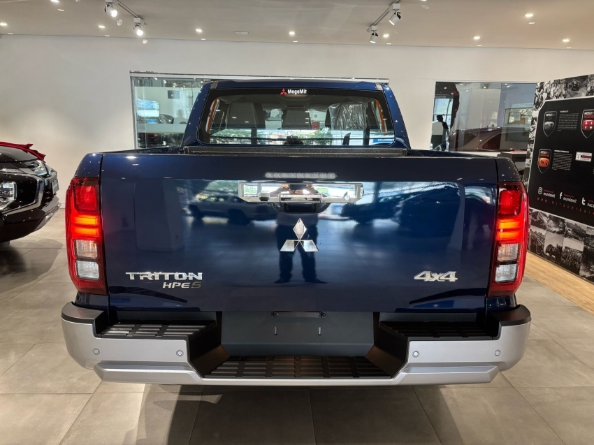 Mitsubishi-TRITON-2.4 BITURBO DIESEL HPE-S 4X4 AUTOMÁTICO