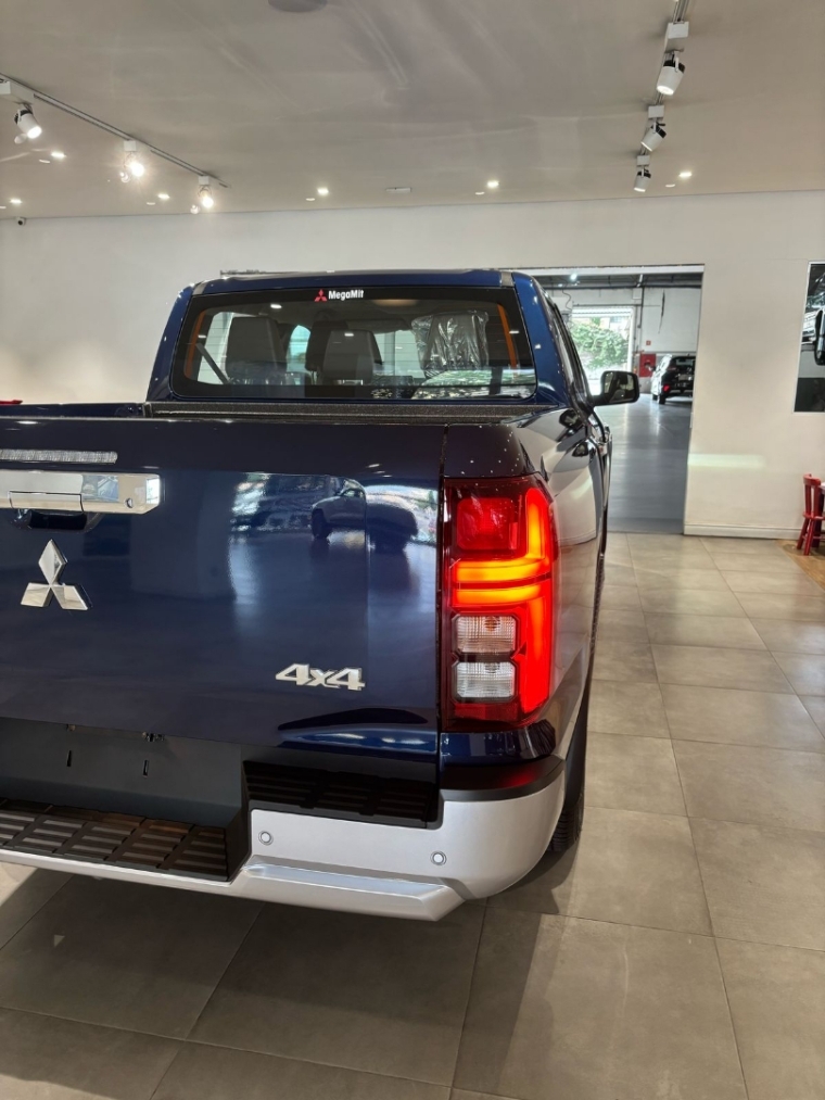 Mitsubishi-TRITON-2.4 BITURBO DIESEL HPE-S 4X4 AUTOMÁTICO