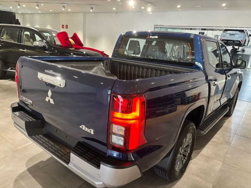 Mitsubishi-TRITON-2.4 BITURBO DIESEL HPE-S 4X4 AUTOMÁTICO