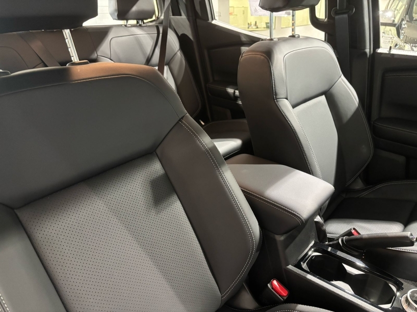 Mitsubishi-TRITON-2.4 BITURBO DIESEL HPE-S 4X4 AUTOMÁTICO