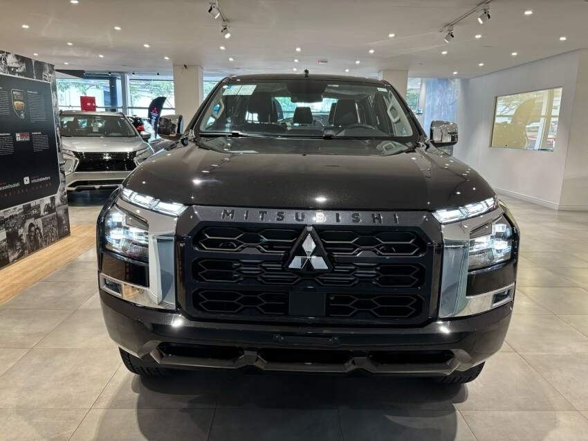 Mitsubishi-TRITON-2.4 BITURBO DIESEL CD HPE 4X4 AUTOMÁTICO