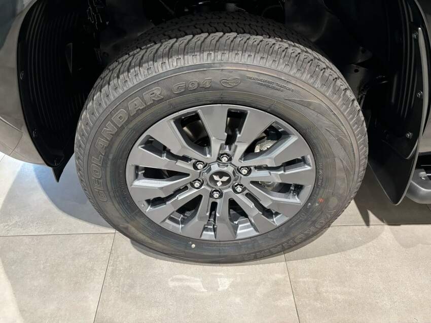 Mitsubishi-TRITON-2.4 BITURBO DIESEL CD HPE 4X4 AUTOMÁTICO