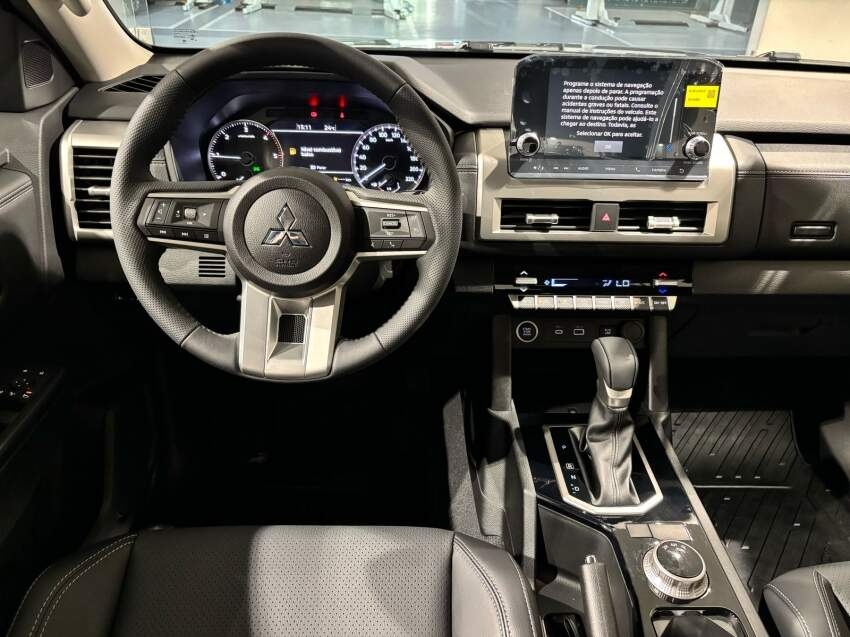 Mitsubishi-TRITON-2.4 BITURBO DIESEL CD HPE 4X4 AUTOMÁTICO