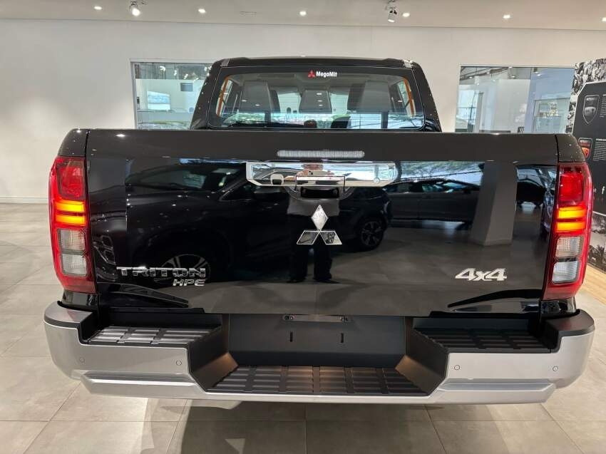 Mitsubishi-TRITON-2.4 BITURBO DIESEL CD HPE 4X4 AUTOMÁTICO