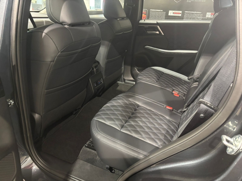 Mitsubishi-OUTLANDER-2.4 PHEV HPE-S S-AWC DHT