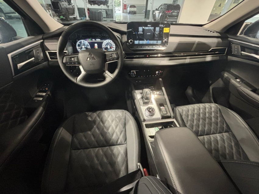 Mitsubishi-OUTLANDER-2.4 PHEV HPE-S S-AWC DHT