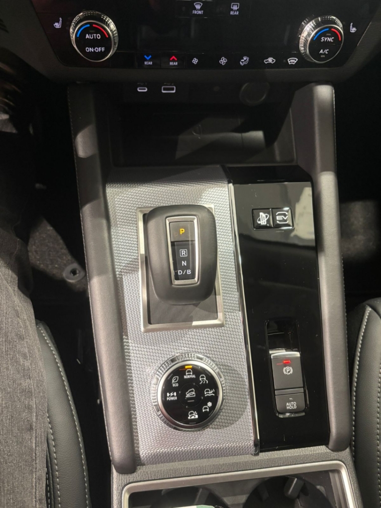 Mitsubishi-OUTLANDER-2.4 PHEV HPE-S S-AWC DHT