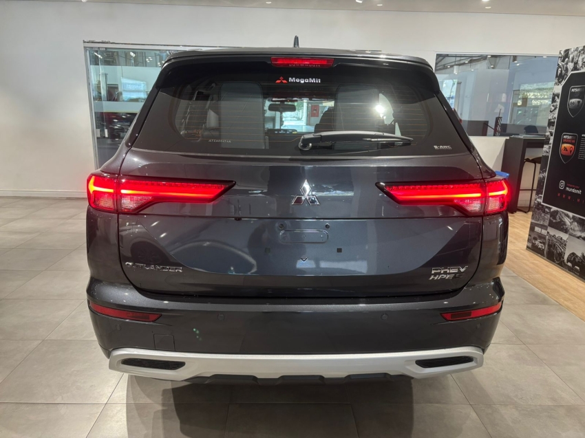 Mitsubishi-OUTLANDER-2.4 PHEV HPE-S S-AWC DHT
