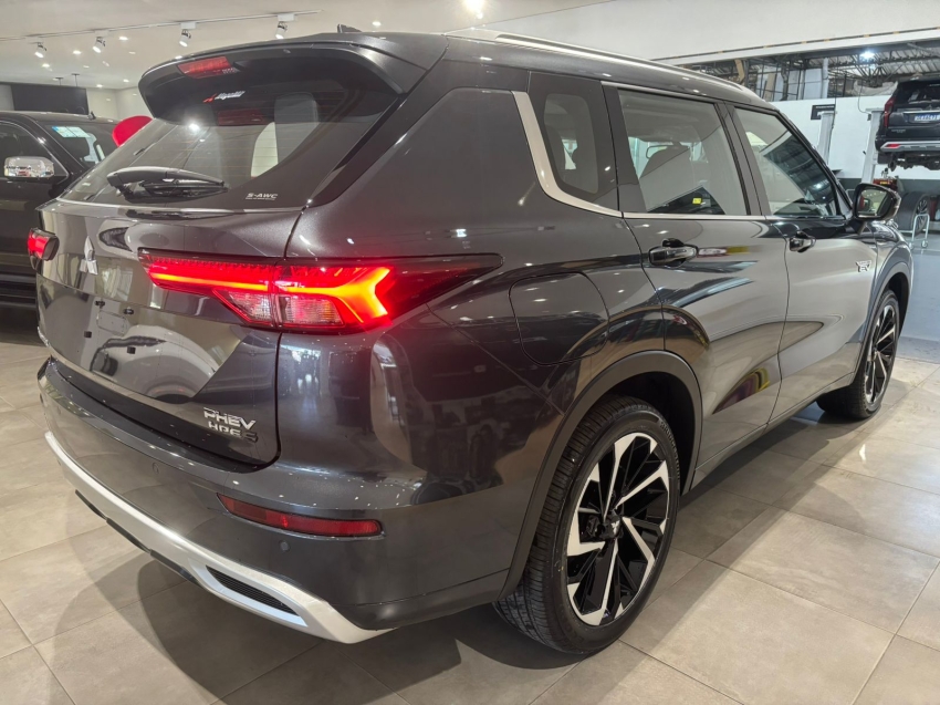 Mitsubishi-OUTLANDER-2.4 PHEV HPE-S S-AWC DHT