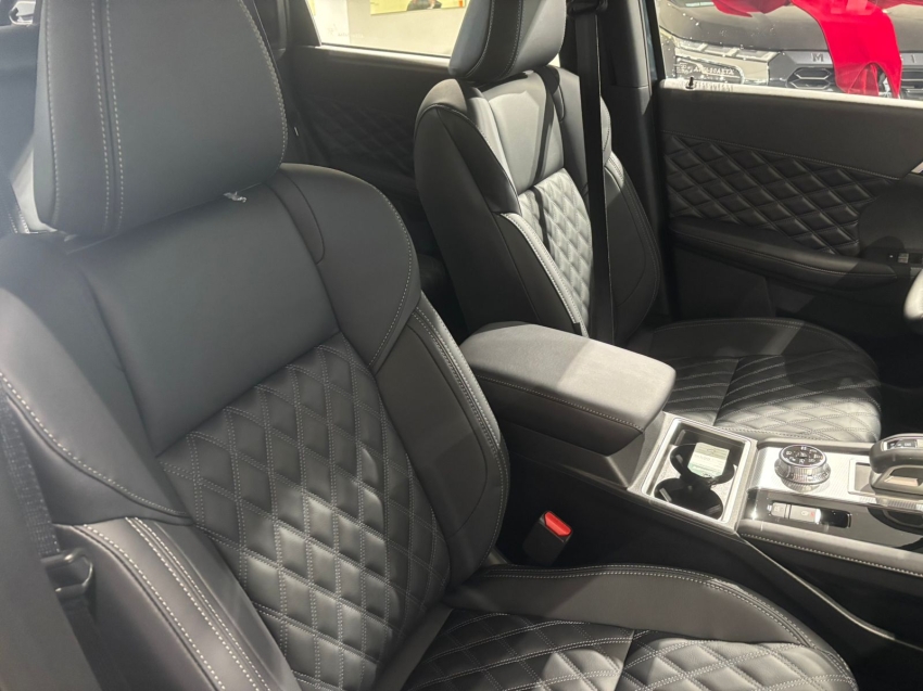 Mitsubishi-OUTLANDER-2.4 PHEV HPE-S S-AWC DHT