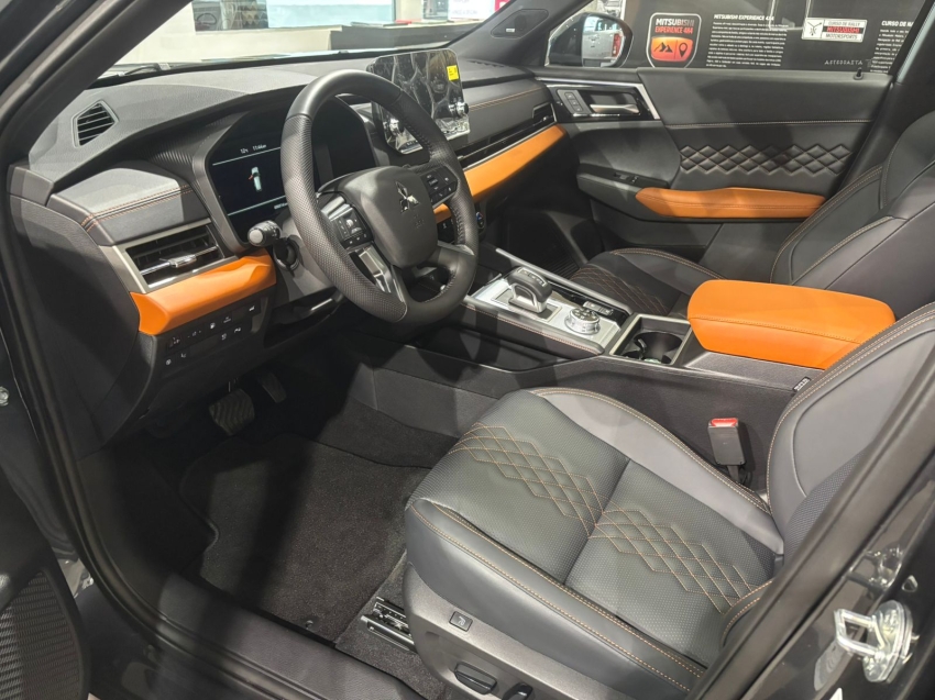 Mitsubishi-OUTLANDER-2.4 PHEV SIGNATURE S-AWC DHT