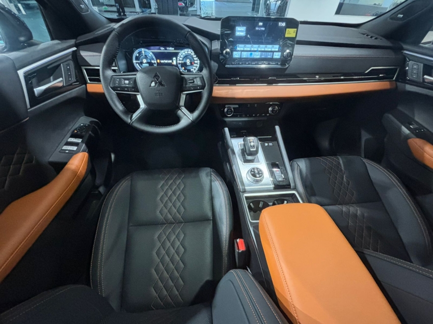 Mitsubishi-OUTLANDER-2.4 PHEV SIGNATURE S-AWC DHT