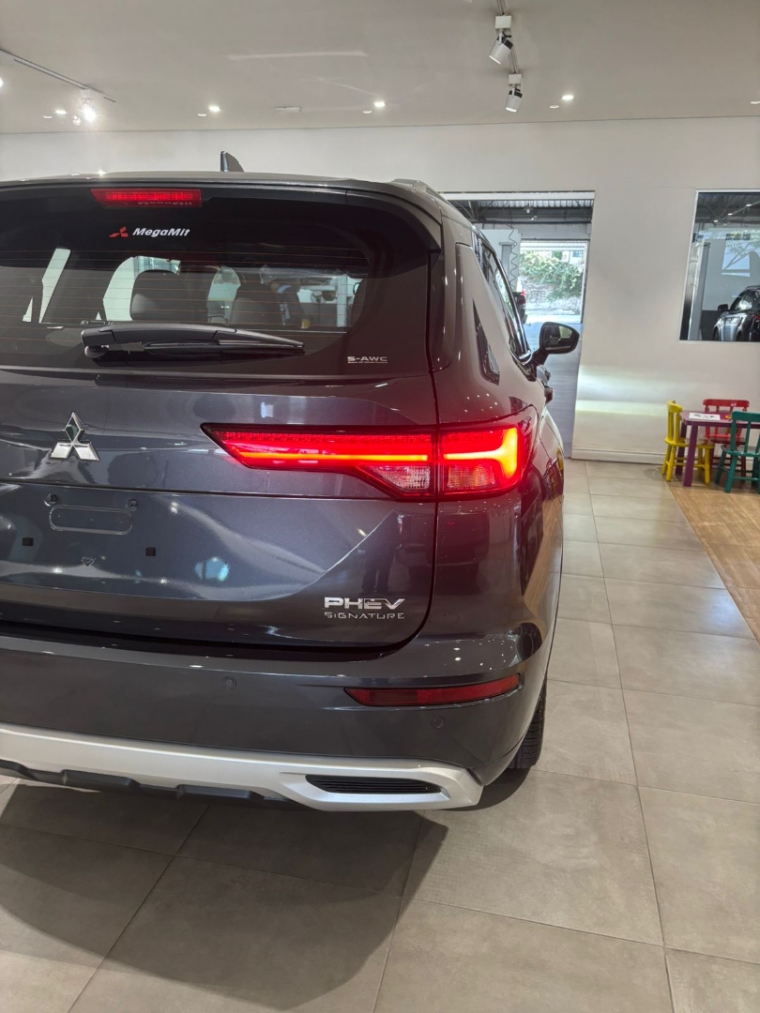 Mitsubishi-OUTLANDER-2.4 PHEV SIGNATURE S-AWC DHT
