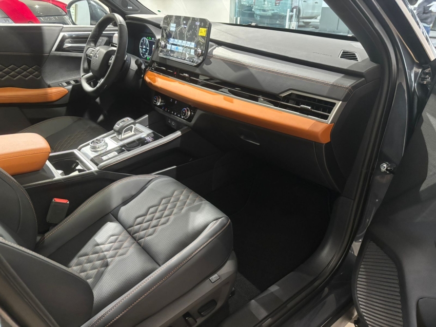 Mitsubishi-OUTLANDER-2.4 PHEV SIGNATURE S-AWC DHT