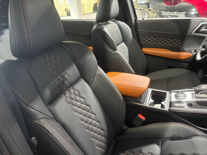 Mitsubishi-OUTLANDER-2.4 PHEV SIGNATURE S-AWC DHT