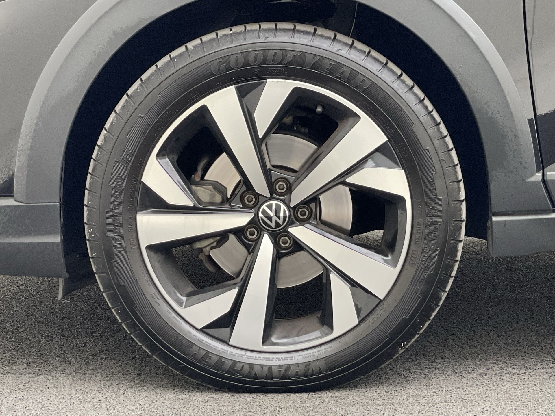 Nivus Highline 1.0 200 TSI Flex Aut.