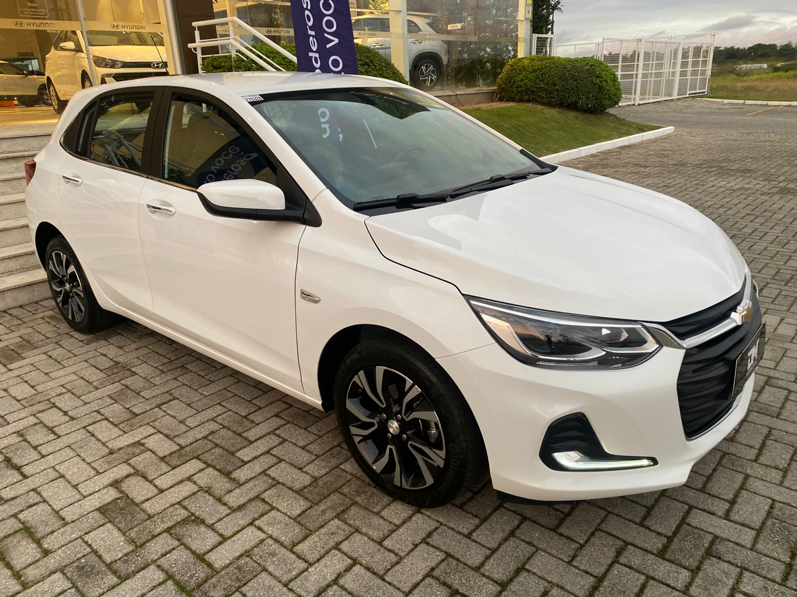 ONIX HATCH PREM. 1.0 12V TB Flex 5p Aut.