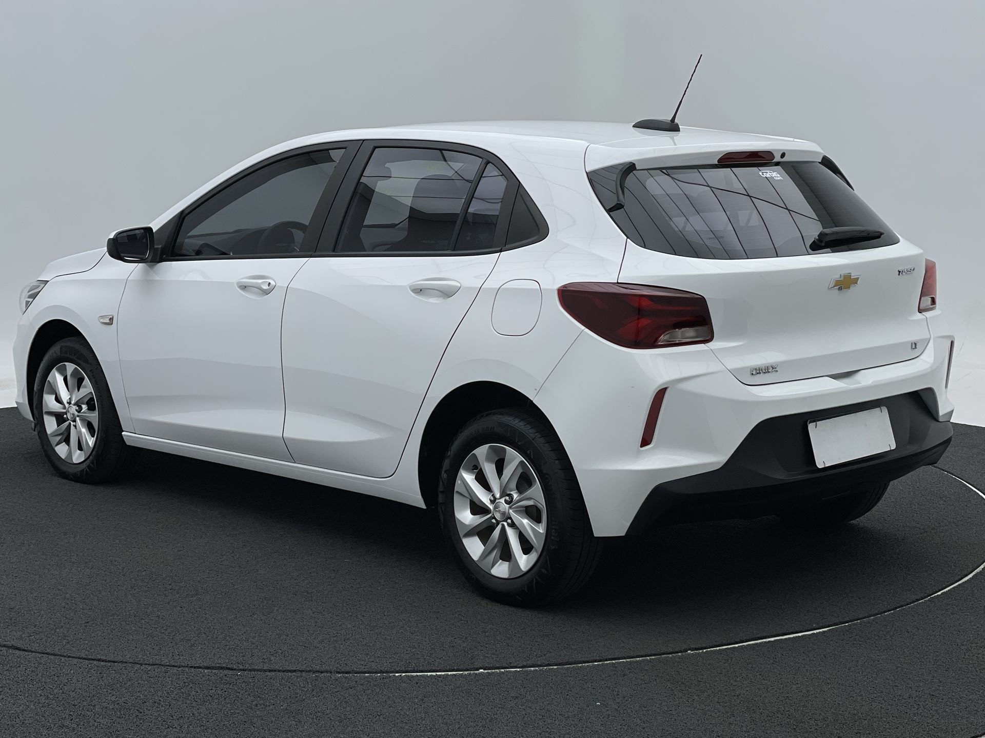 onix hatch lt 1.0 12v flex 5p mec.