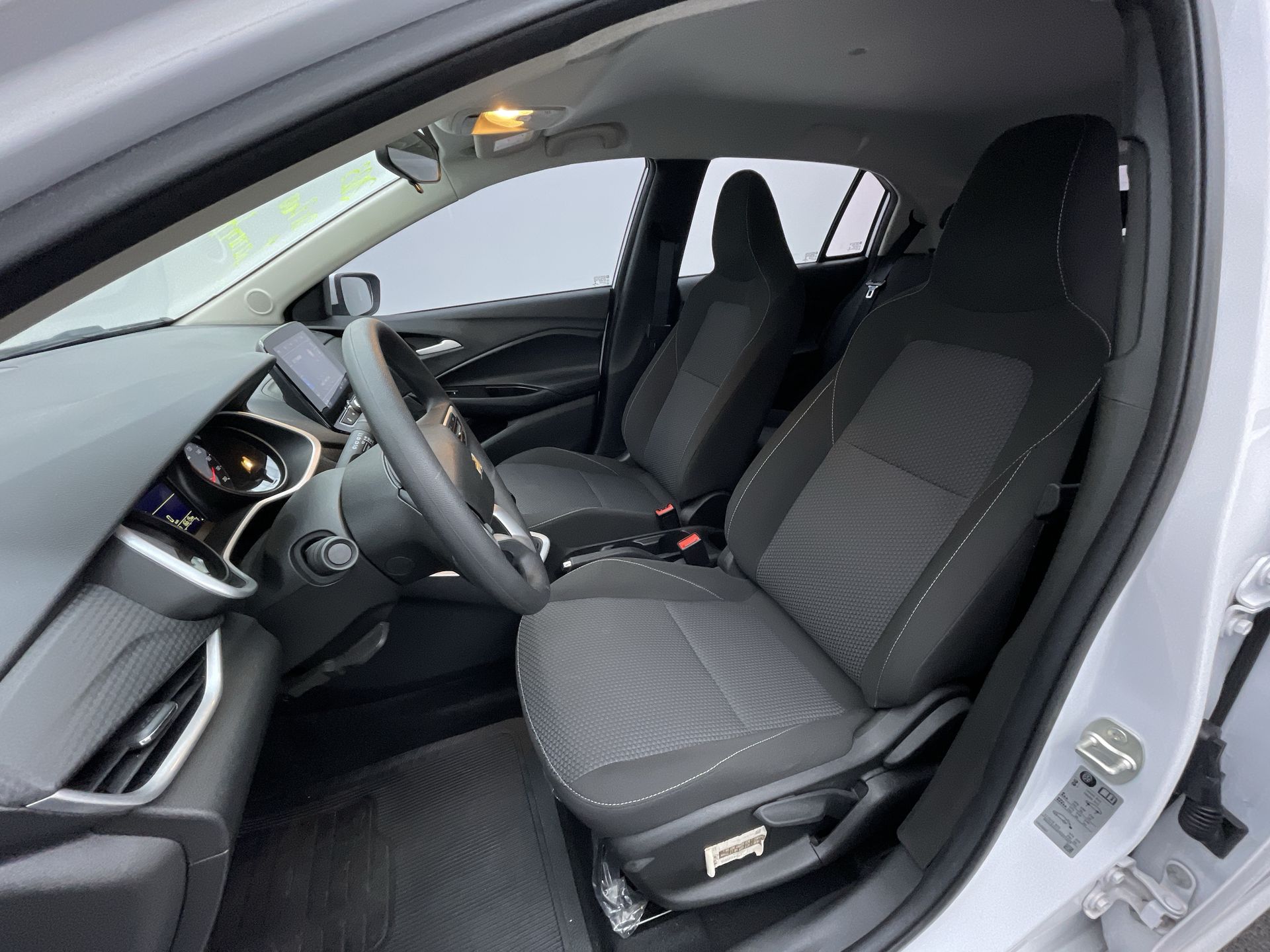 GM - Chevrolet-ONIX-ONIX HATCH LT 1.0 12V Flex 5p Mec.