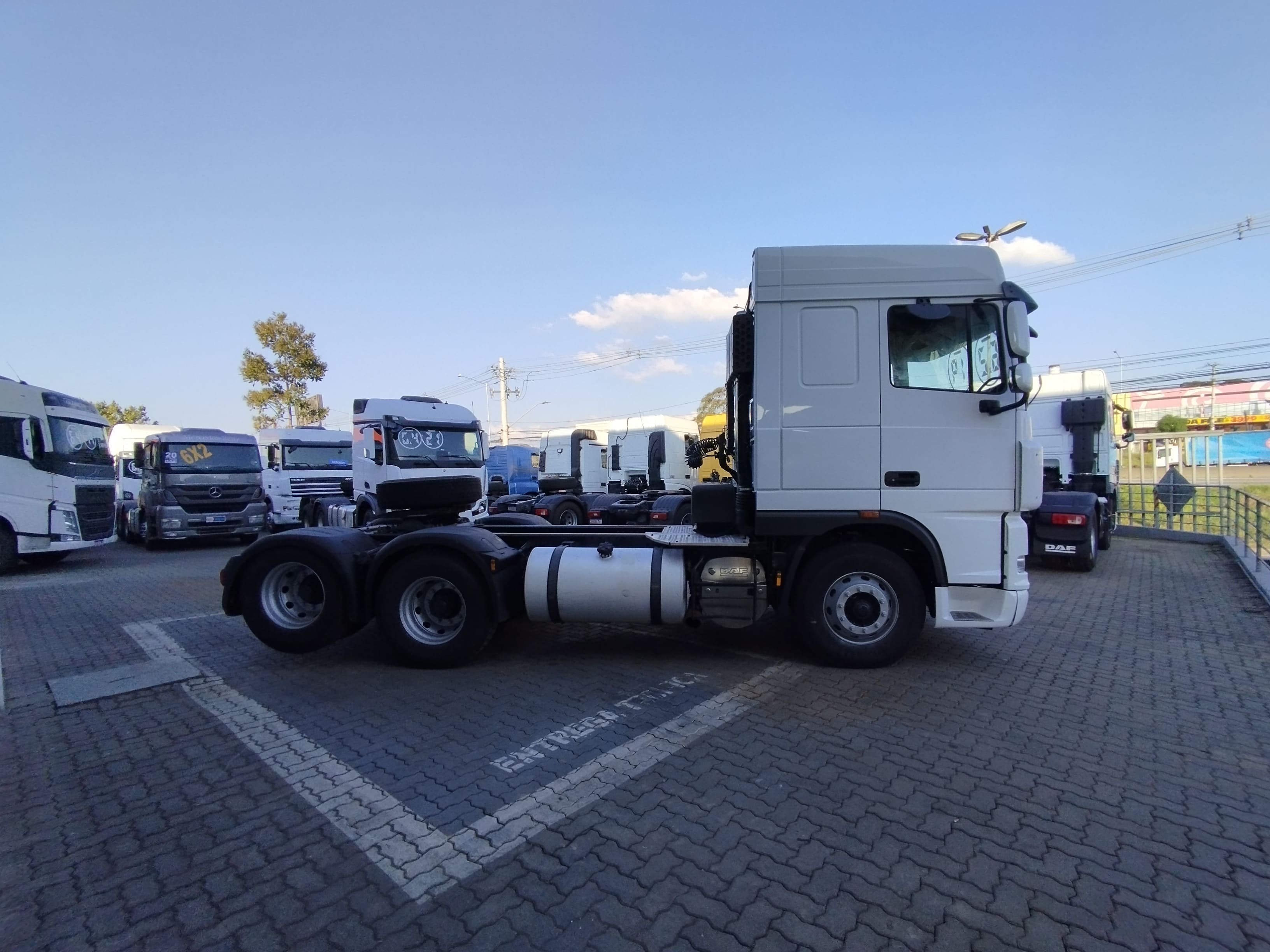 DAF-XF-XF 105 FTS 460 6x2 (diesel)(E5)
