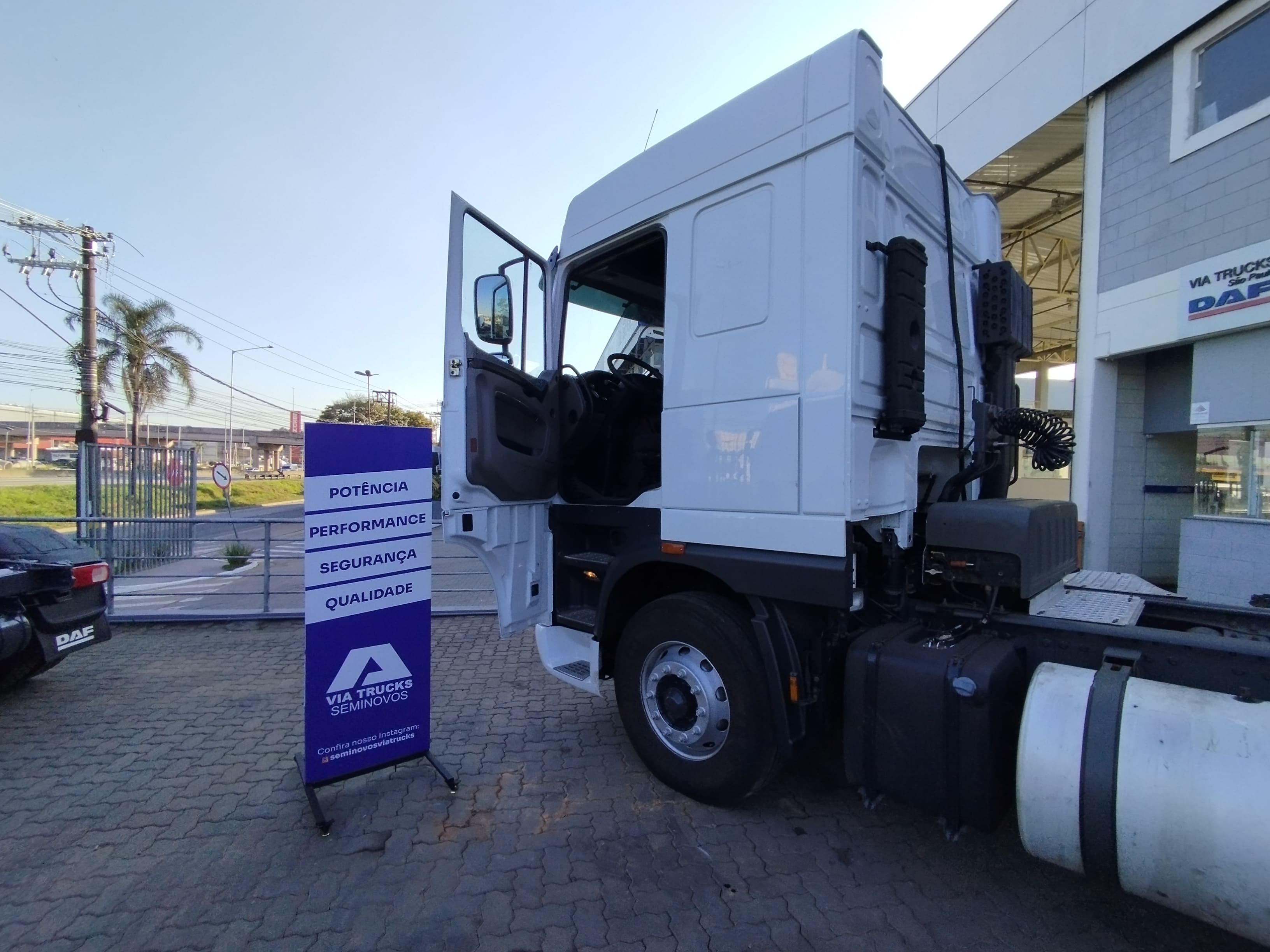 DAF-XF-XF 105 FTS 460 6x2 (diesel)(E5)
