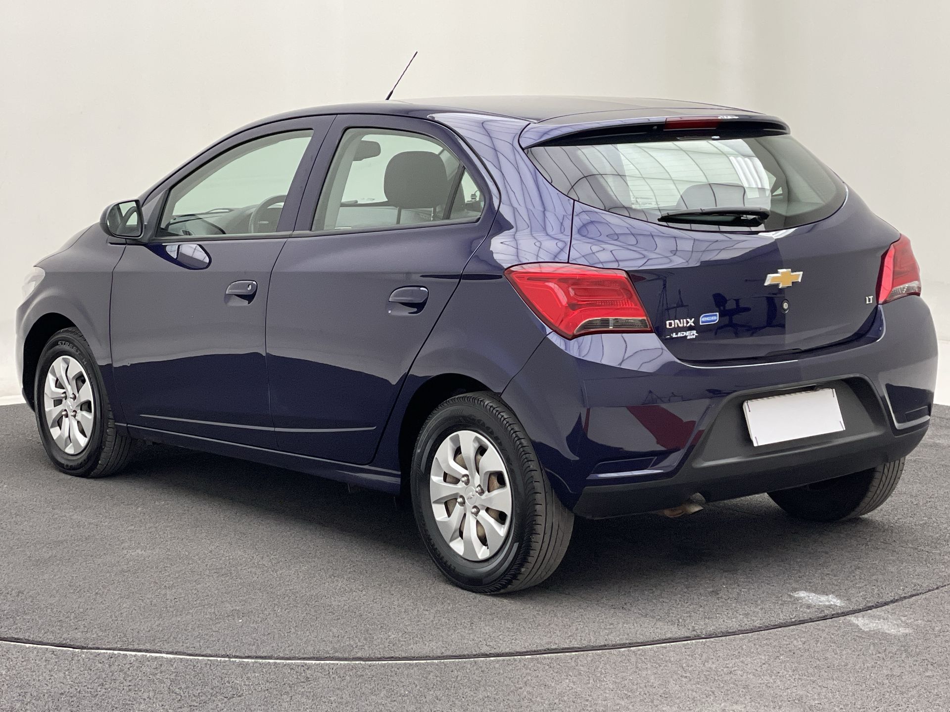 onix hatch lt 1.0 8v flexpower 5p mec.