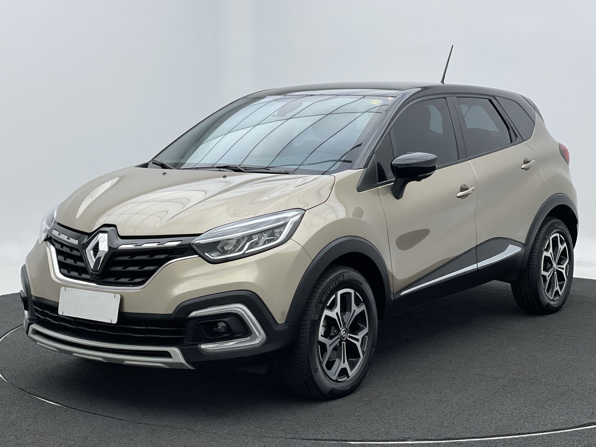 captur iconic 1.3 tb 16v flex 5p aut.