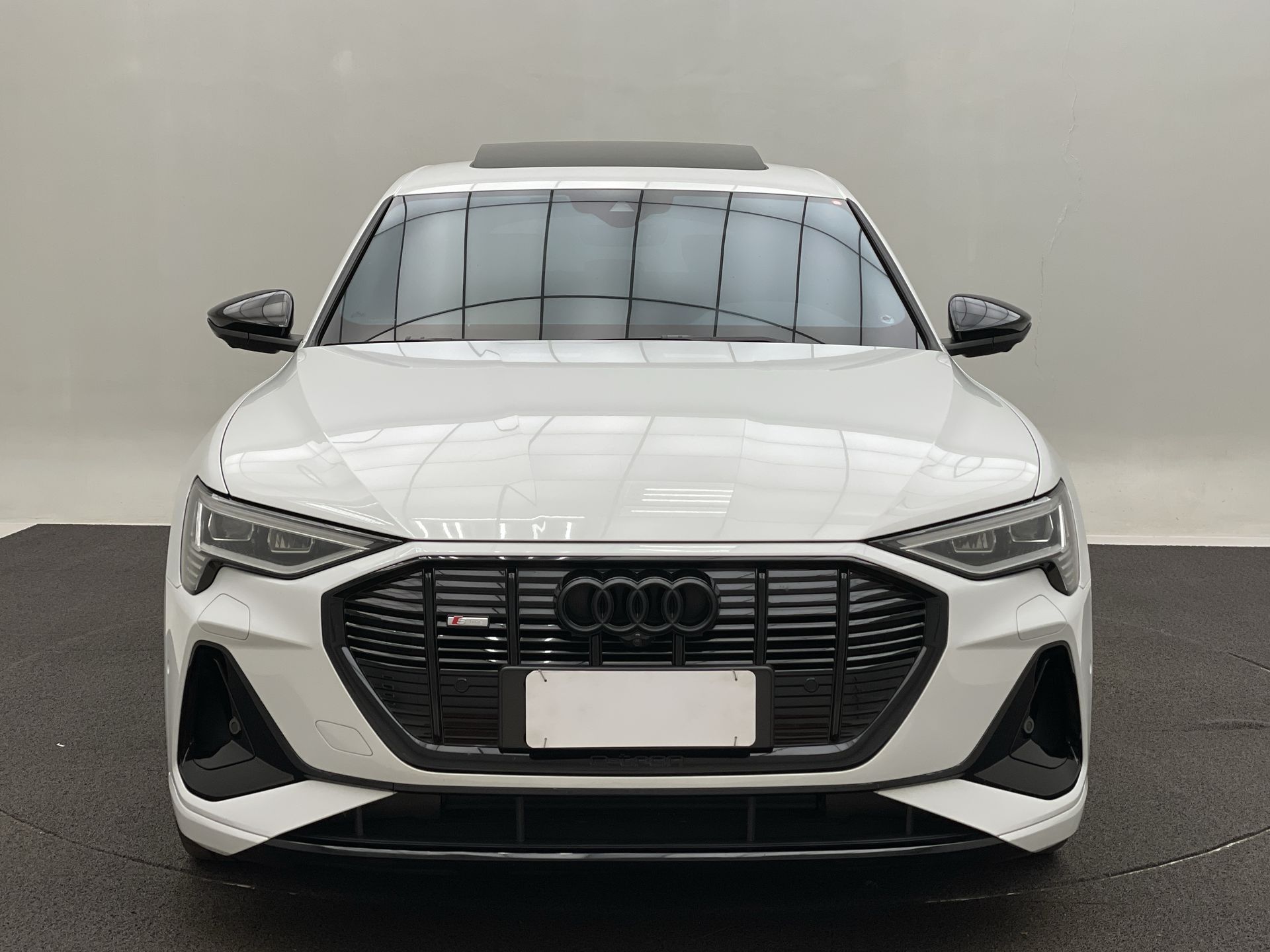 Audi-E-TRON-E-TRON Performa. Black Aut. (Elétrico)