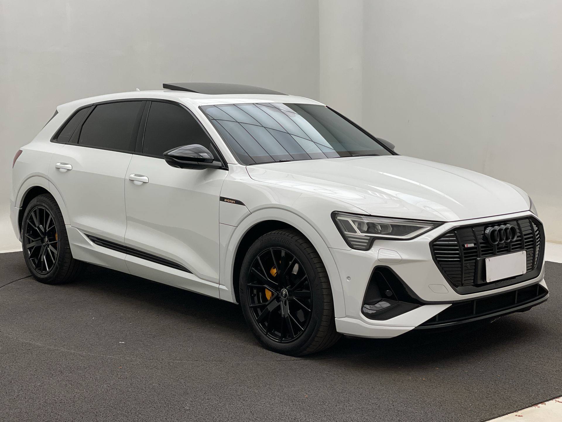 Audi-E-TRON-E-TRON Performa. Black Aut. (Elétrico)