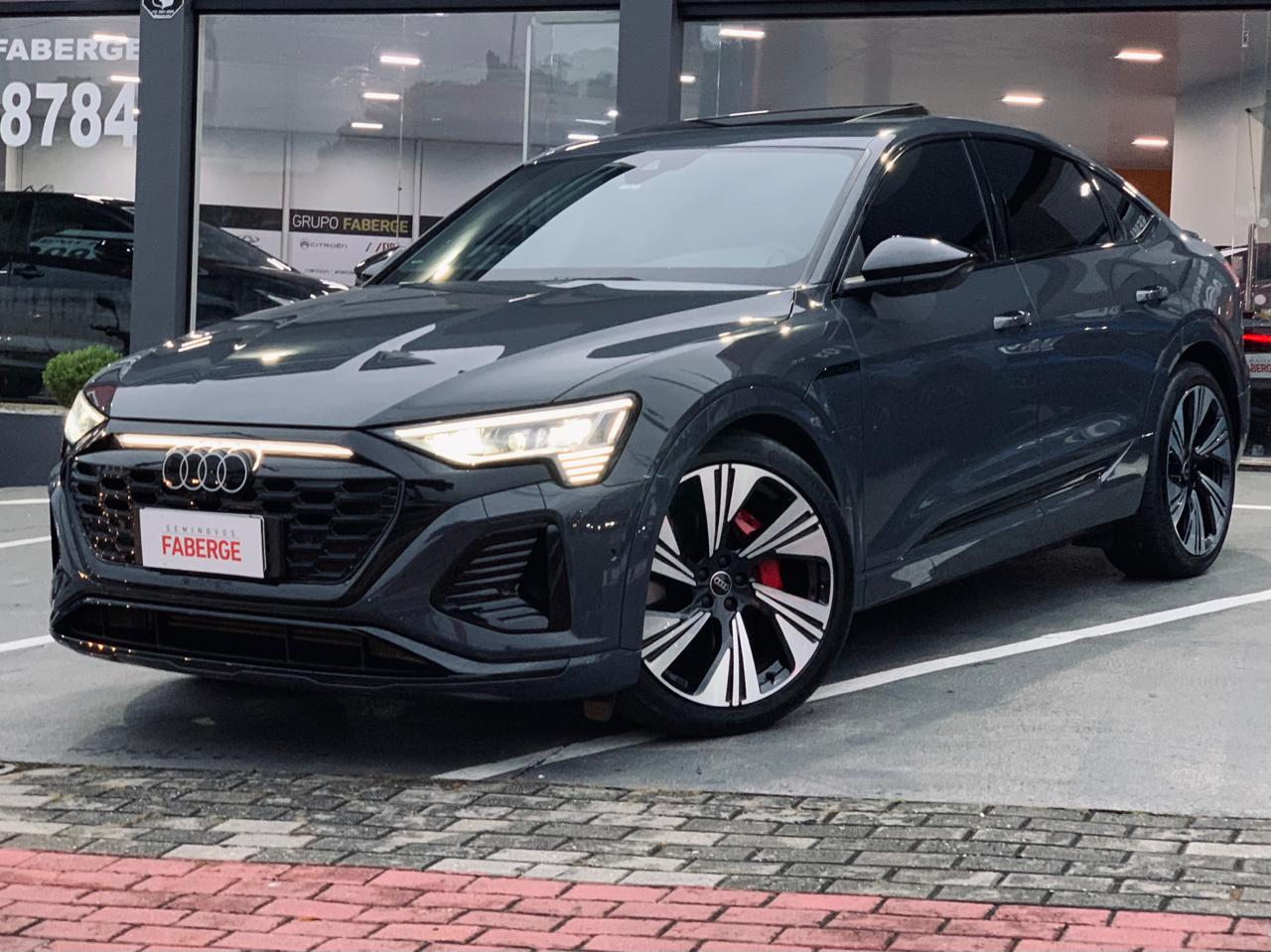 Q8 E-TRON Sportb. Perf. Black (Elétrico)