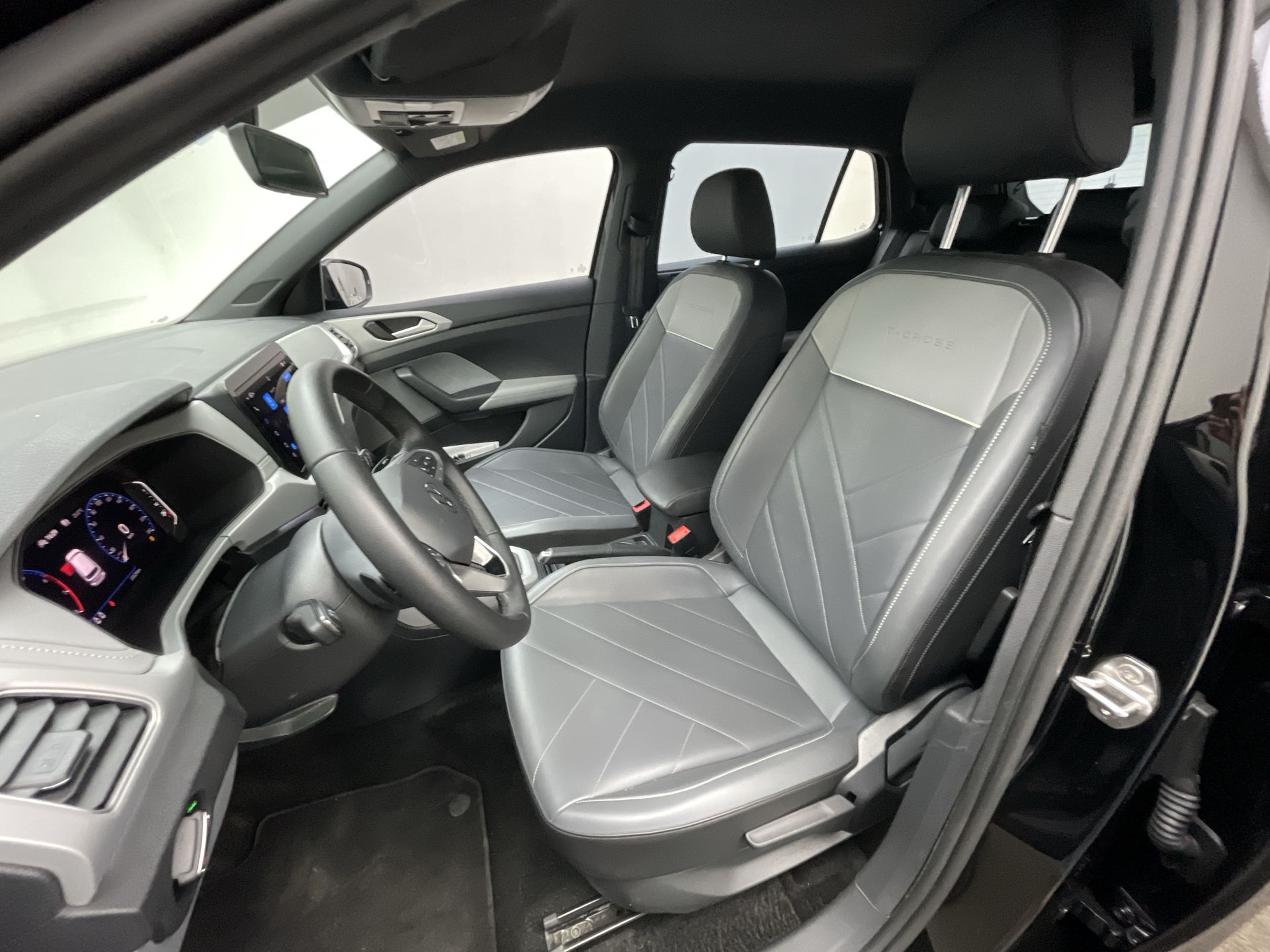VW - Volkswagen-T-Cross-T-Cross Comfor. 200 TSI 1.0 Flex 5p Aut.