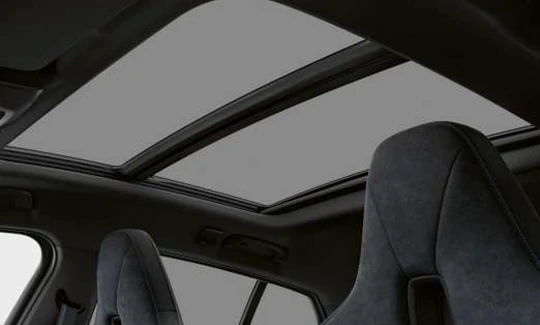 DESIGN ESPORTIVO NO INTERIOR DO BMW SÉRIE 1.