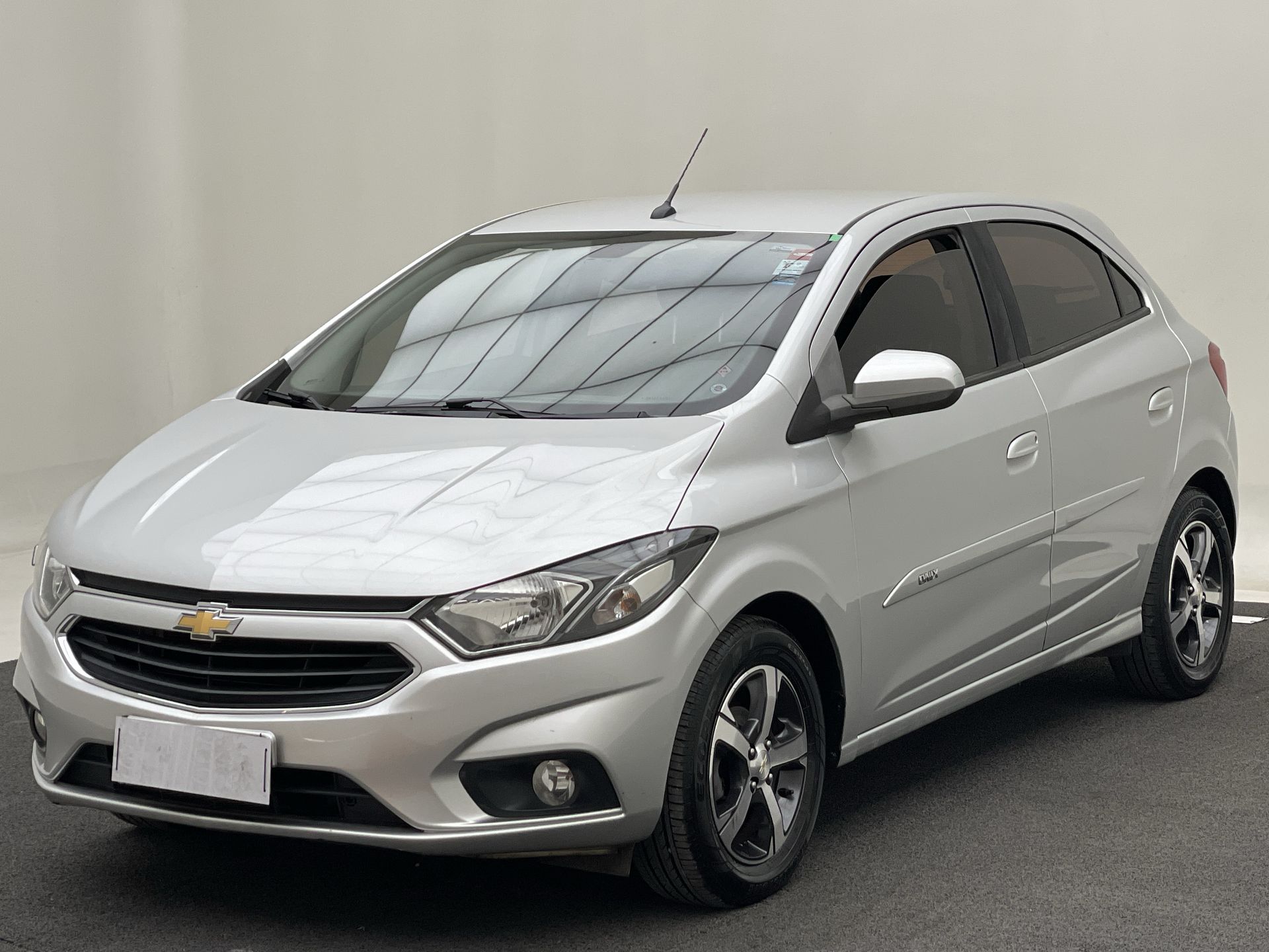 GM - Chevrolet-ONIX-ONIX HATCH LTZ 1.4 8V FlexPower 5p Mec.