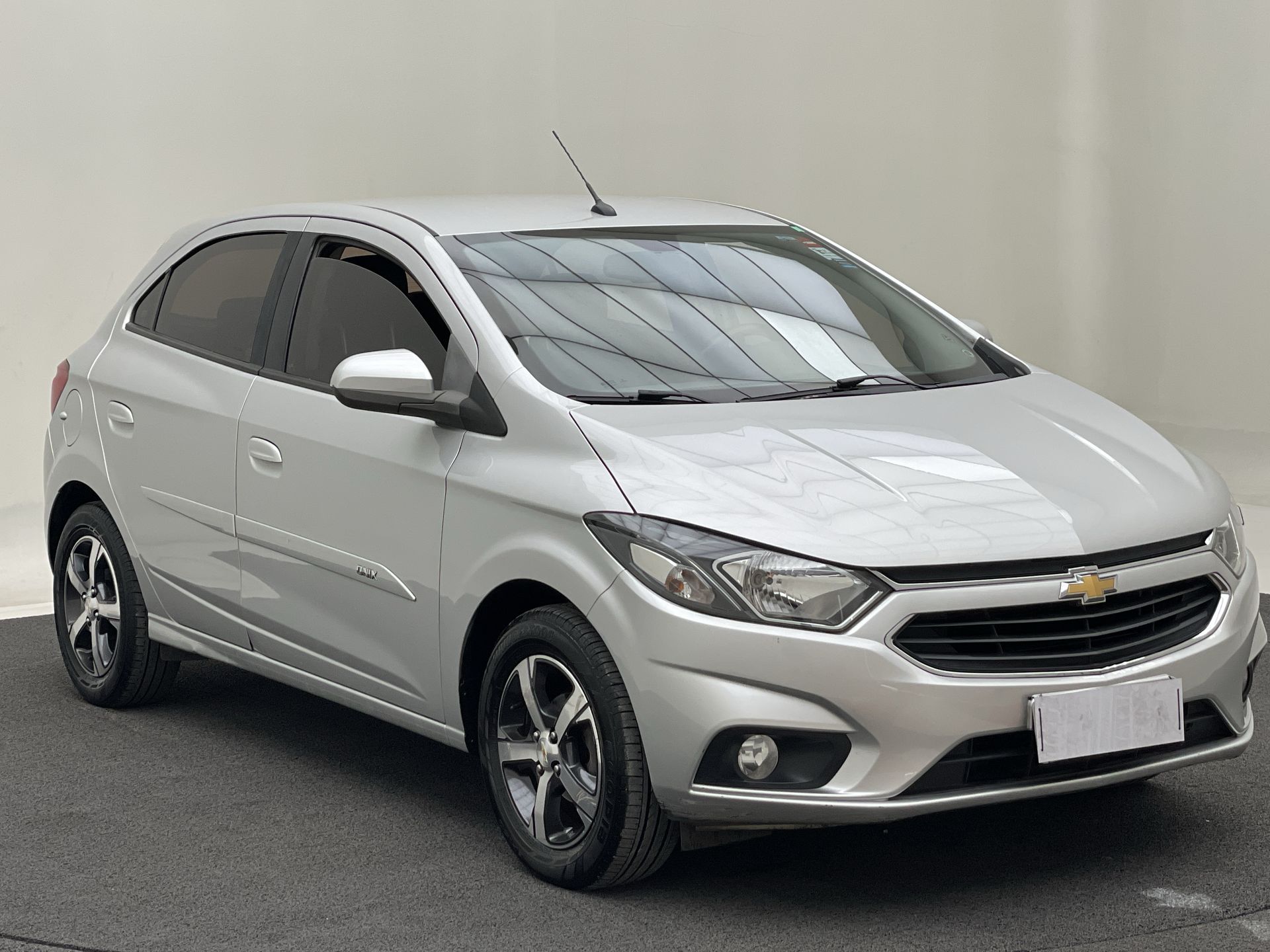 GM - Chevrolet-ONIX-ONIX HATCH LTZ 1.4 8V FlexPower 5p Mec.