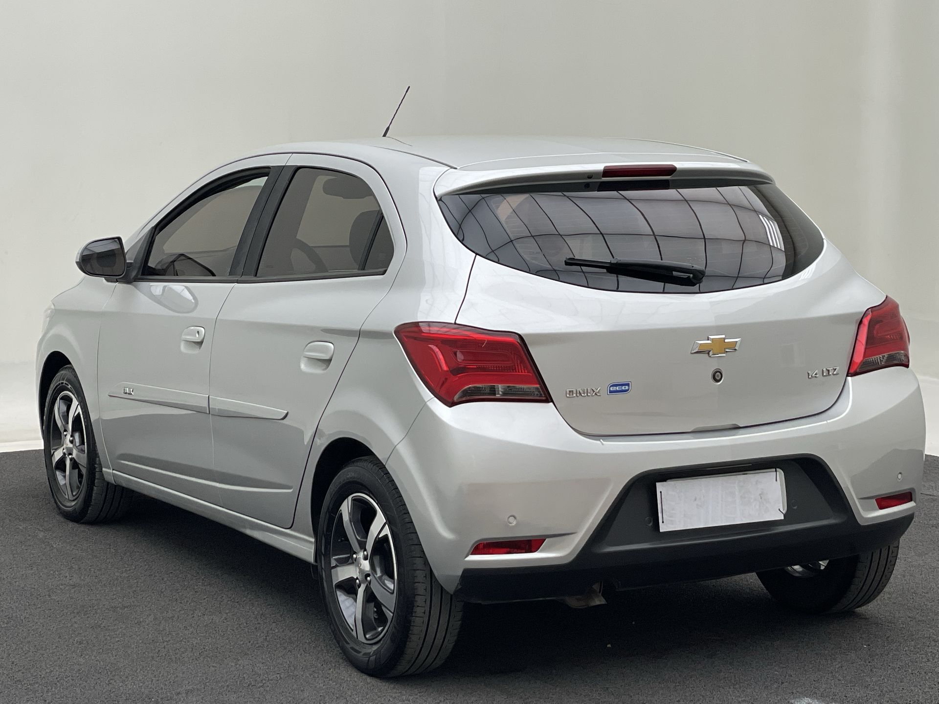 GM - Chevrolet-ONIX-ONIX HATCH LTZ 1.4 8V FlexPower 5p Mec.