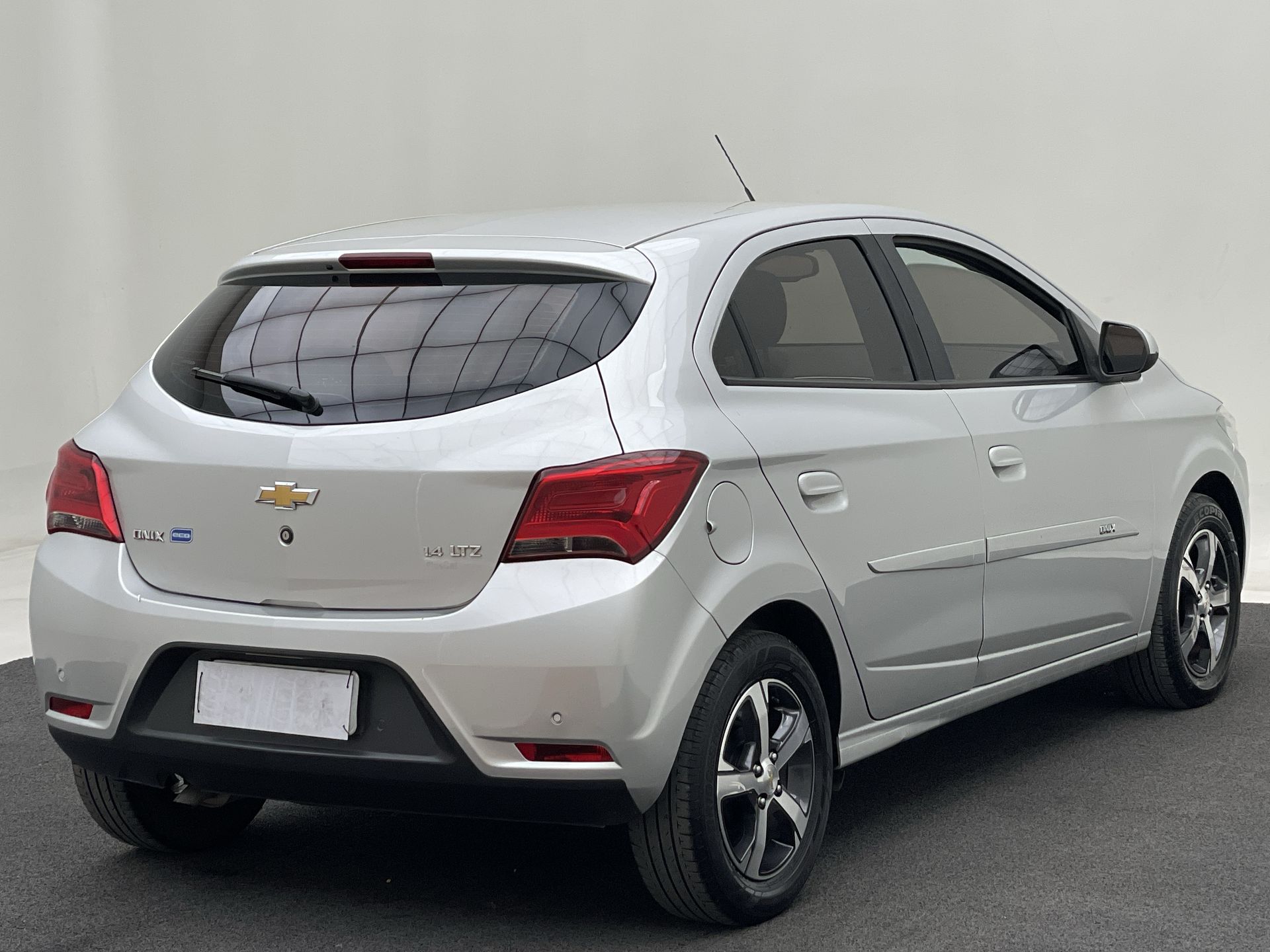 GM - Chevrolet-ONIX-ONIX HATCH LTZ 1.4 8V FlexPower 5p Mec.