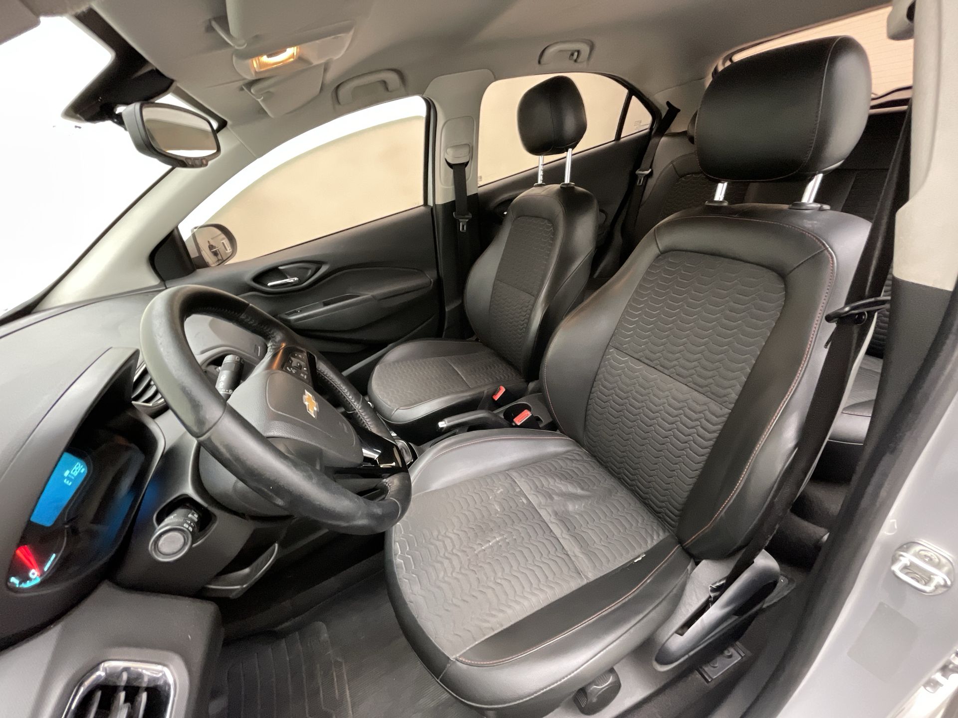 GM - Chevrolet-ONIX-ONIX HATCH LTZ 1.4 8V FlexPower 5p Mec.