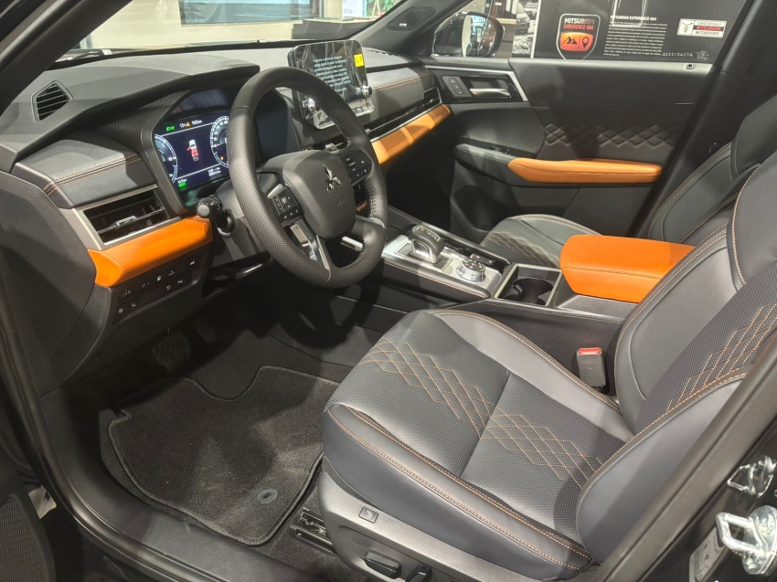 Mitsubishi-OUTLANDER-2.4 PHEV SIGNATURE S-AWC DHT