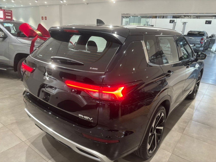 Mitsubishi-OUTLANDER-2.4 PHEV SIGNATURE S-AWC DHT