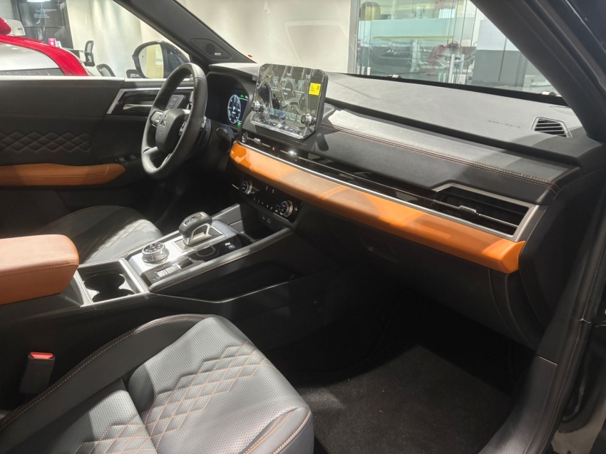 Mitsubishi-OUTLANDER-2.4 PHEV SIGNATURE S-AWC DHT