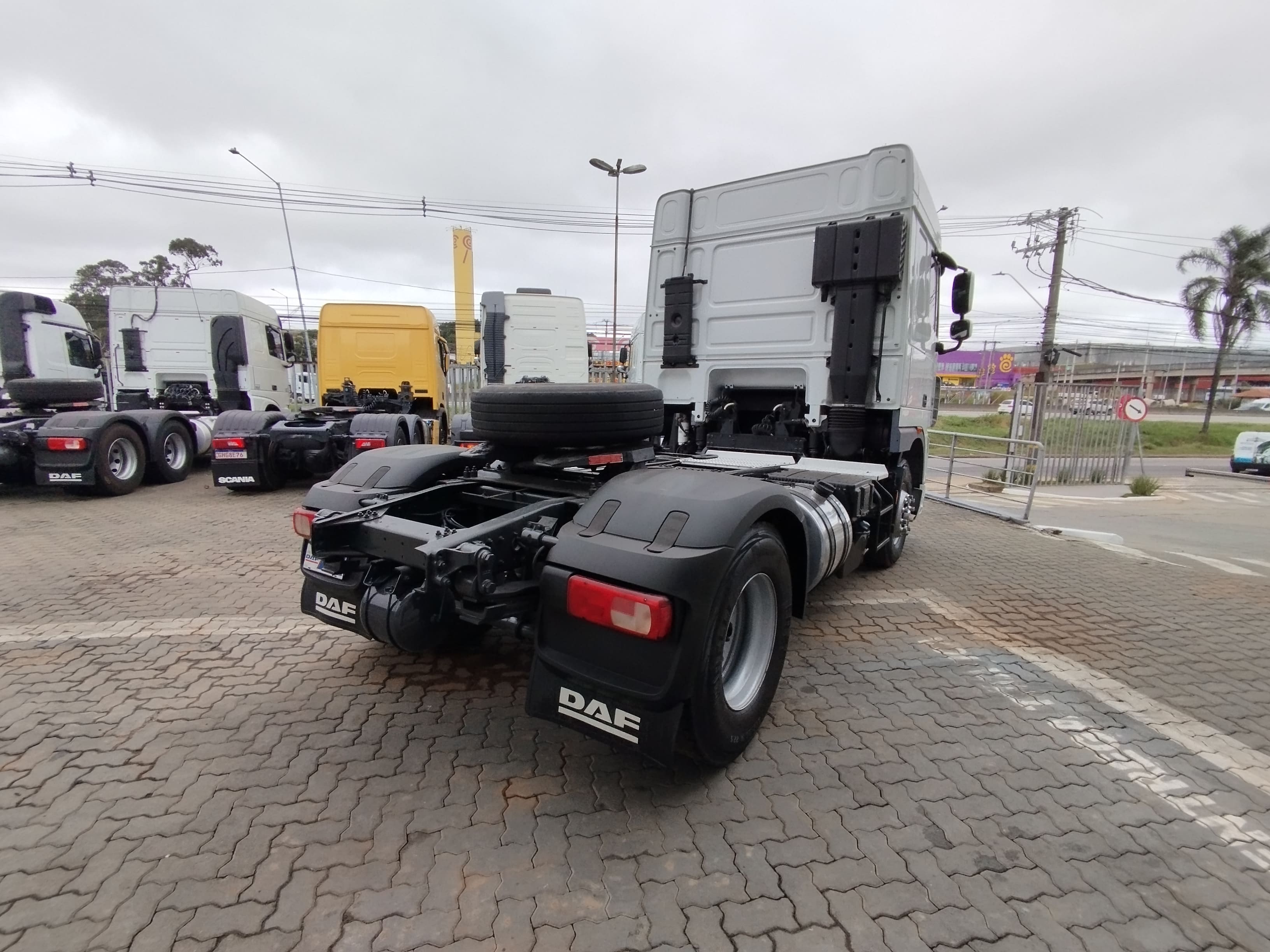 DAF-XF-XF 105 FTS 460 6x2 (diesel)(E5)