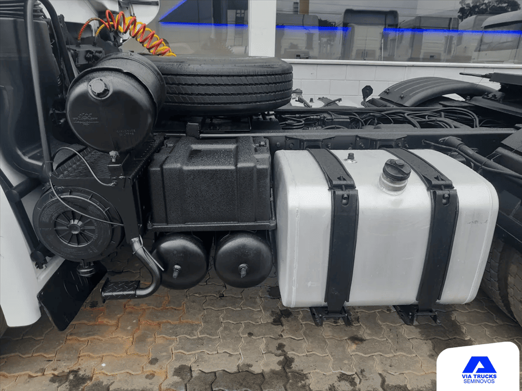 VOLKSWAGEN-25-360-25-360 Constel. 6x2 Tractor 2p (die)(E5)