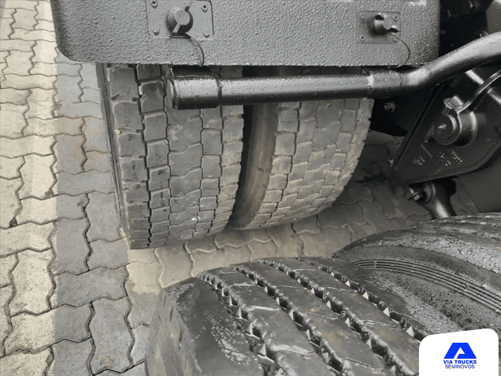 VOLKSWAGEN-25-360-25-360 Constel. 6x2 Tractor 2p (die)(E5)