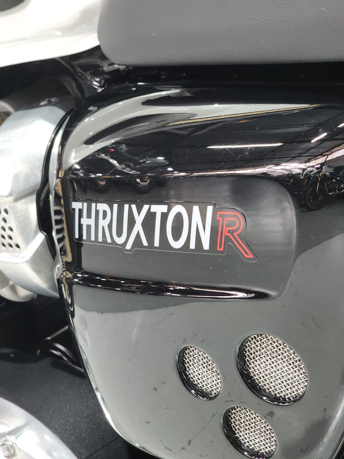 TRIUMPH-THRUXTON-THRUXTON R 1200cc