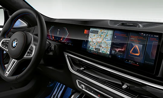 BMW Curved Display apresentando informação específica da versão M.